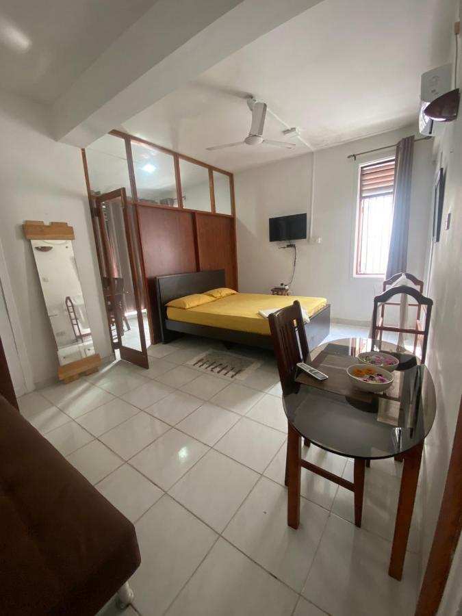 Ice Berg Apartment Dehiwala-Mount Lavinia Room photo